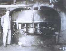 劳伦斯及第一台回旋加速器