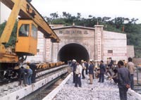 �̹��еľ���ɽ����